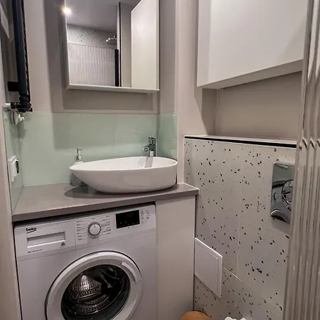 Heron Apartment *